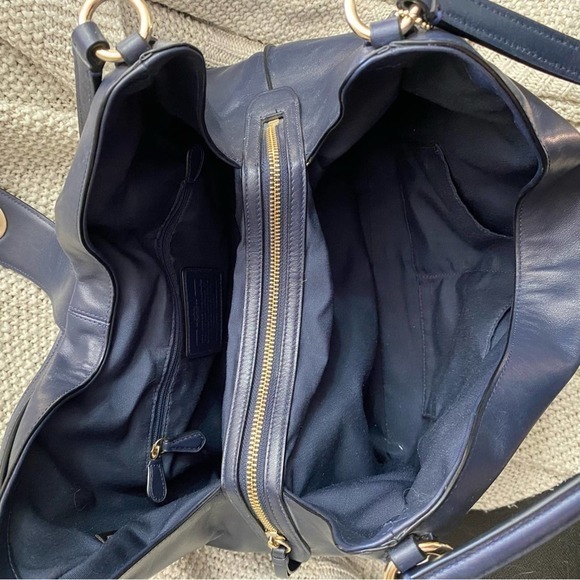 Coach Carlyle Bag‎ - Picture 4 of 16